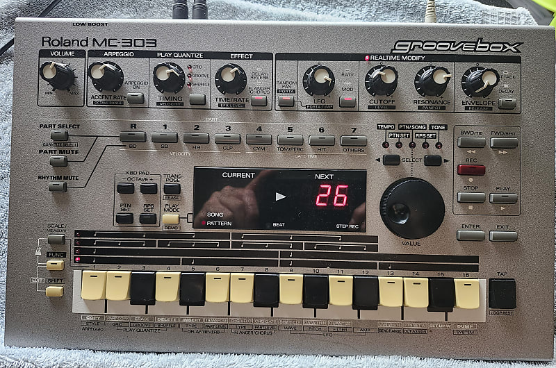 【Roland】MC-303 Groovebox ジャンク Roland MC303 Sequencer Dance Music Machine Groovebox for