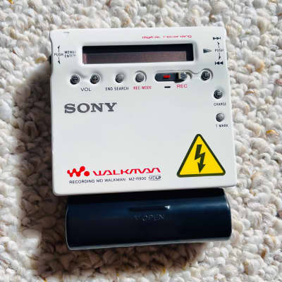 純正特販SONY MDウォークマン MZ-R900 ホワイト ソニー walkman ポータブルプレーヤー