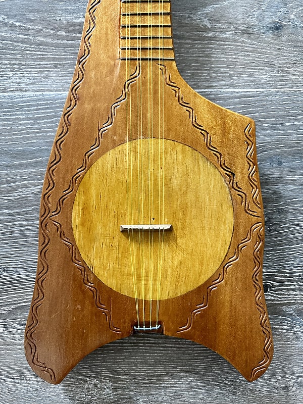 Ukulele tahitien UK8A20 8 cordes sans motif