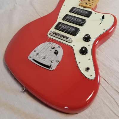 Fender Noventa Jazzmaster Electric Guitar, Maple Fingerboard, Fiesta Red W/Deluxe Gig Bag image 4