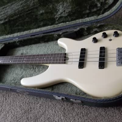 Fender Heartfield DR Bass (DR4-C) | Reverb