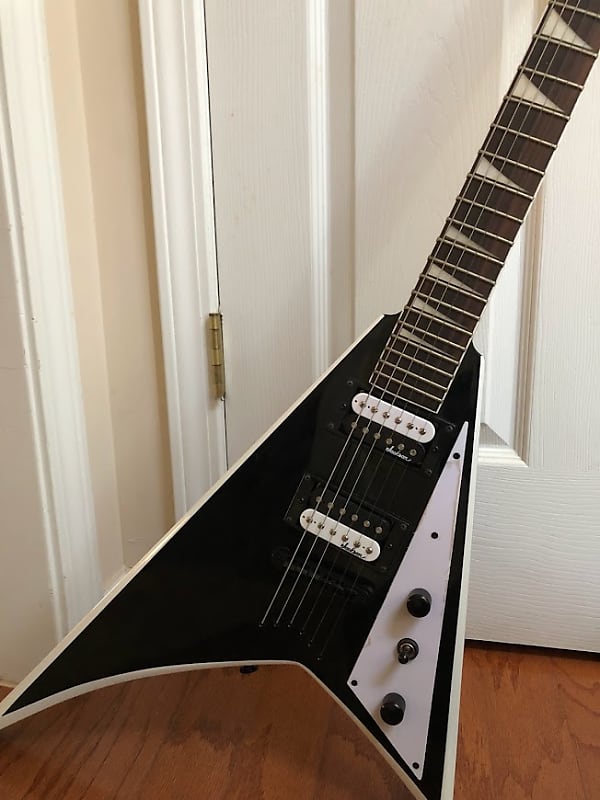 Jackson JS Series JS32T Rhoads with Rosewood Fretboard 2013 - 2018 Black  with White Bevels