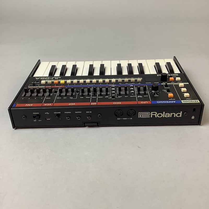 Roland JU-06A Boutique Series Synthesizer Module with K-25m Keyboard |  Reverb