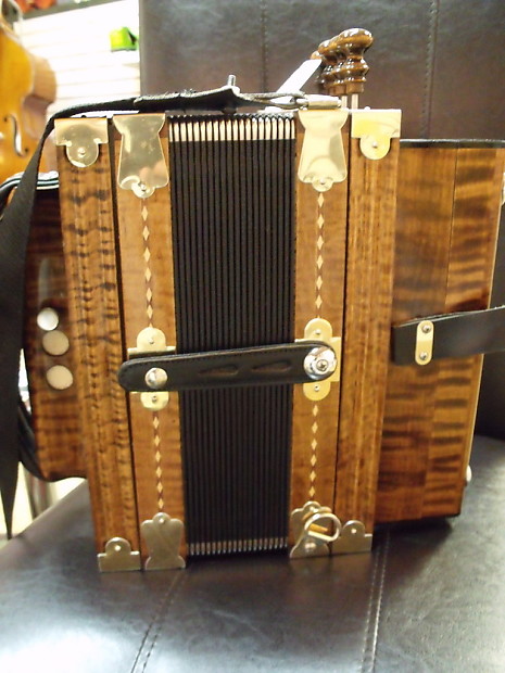 Martin Cajun Accordion Natural