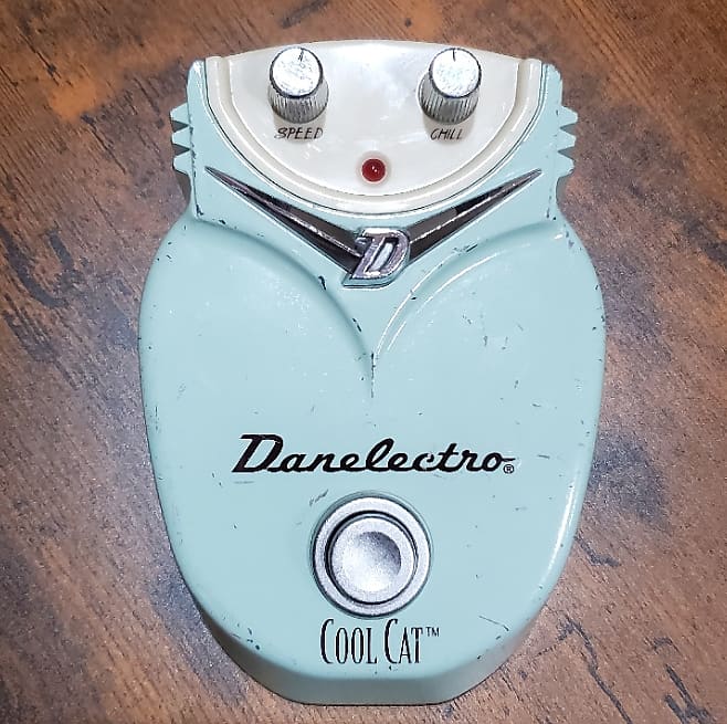 Danelectro cool clearance cat chorus 18v