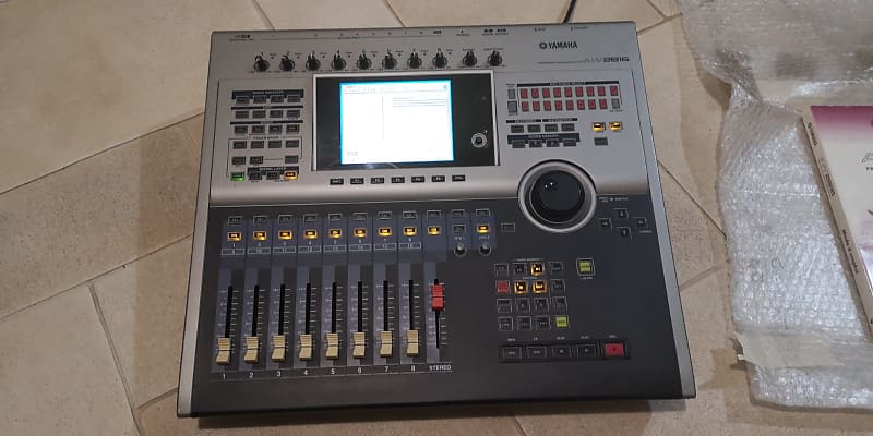 Yamaha AW2816 Professional Audio Workstation 16-Track Digital