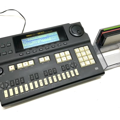 VINTAGE 1994 YAMAHA QY300 QY-300 Portable Synthesizer Sequencer Workstation w/3.5” Floppy Disks Made In Japan