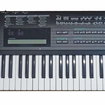 Yamaha DX7IIFD 61-Key 16-Voice Digital Synthesizer with Floppy