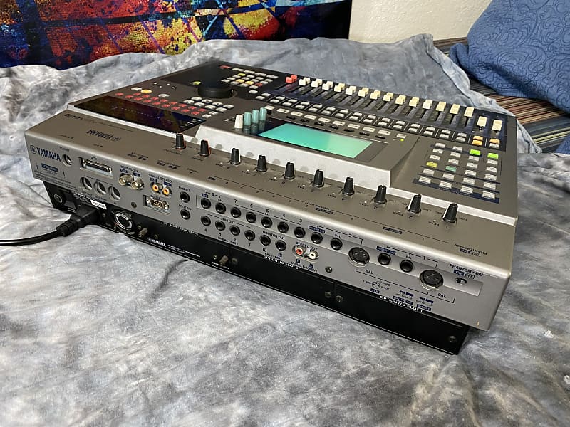 Yamaha AW4416 Professional Audio Workstation 16-Track Digital Recorder  2000s - Silver