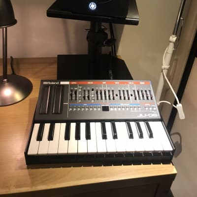 Roland Boutique Series JU-06 with K-25m Keyboard image 3