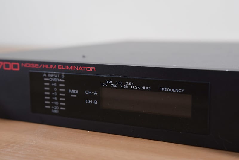 Roland SN-700 ノイズハムエリミネーター Roland SN-700 ノイズ／ハム エリミネータ NOISE/HUM ELIMINATOR