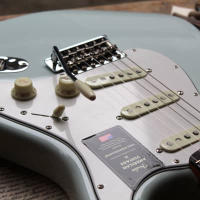 FENDER "American Vintage II 1965 Stratocaster, Round-Lam Rosewood Fingerboard, Sonic Blue" HARDCASE, 3, 69 KG image 8