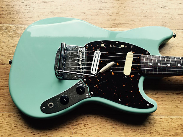 Fender Japan Mustang MG69-65 Sunburst 1995 – Topshelf