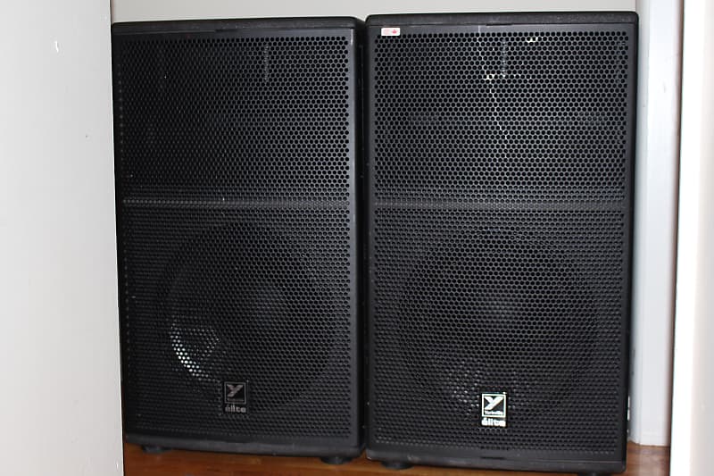 (2) Yorkville ES15P Powered Subs Reverb
