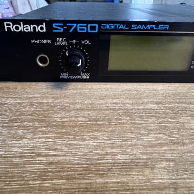 Roland S-760 Digital Sampler - Please read