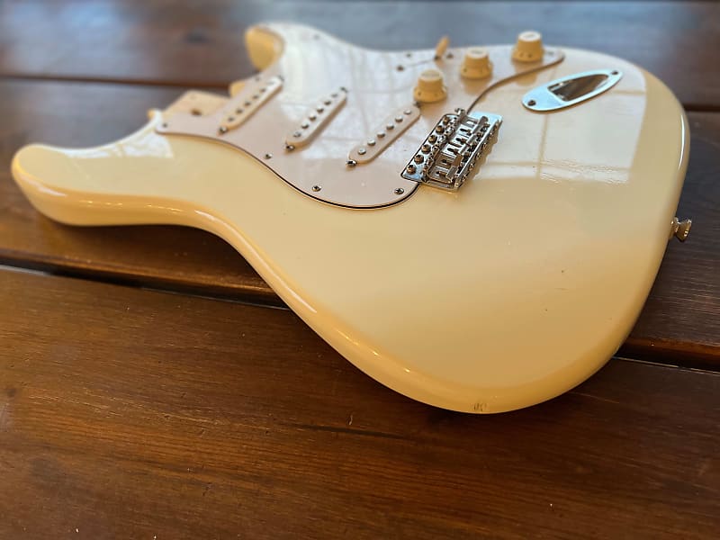 Fender Stratocaster クリーム s-l1200.jpg