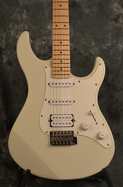 Yamaha Pacifica 112 m White HSS Electric Guitar w Deluxe Gigbag FAST Shipping
