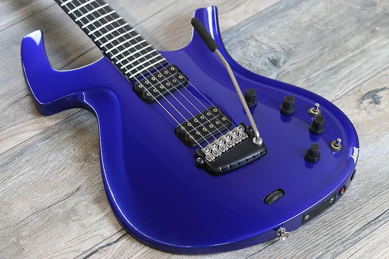 Unique! Parker Fly Deluxe Majik Blue Piezo Vibrato + Soft Case