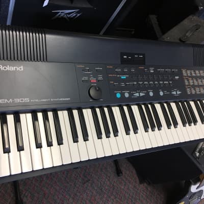 Roland EM-305 Intelligent Synthesizer Arranger Keyboard