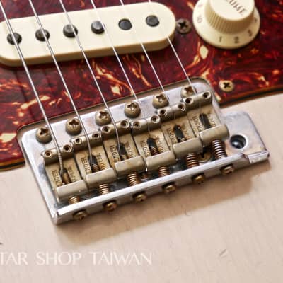 2020 Fender Custom Shop 1969 Stratocaster Heavy Relic-Dirty White Blonde. image 10