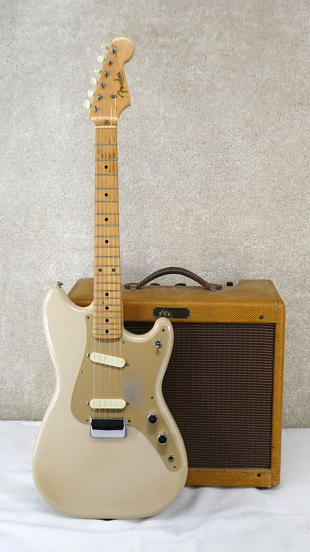 ギター Fender DUO SONIC 1958 vintage Fender Duo-Sonic Solid Body Electric Guitar (1958) | RetroFret