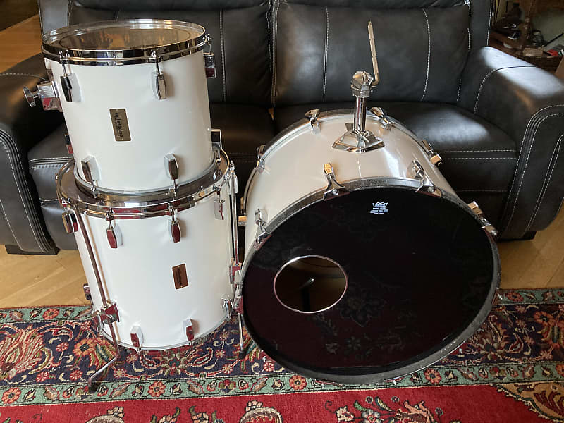 Milestone Milestone 70`searly 80`s White (Fiberglass) Reverb