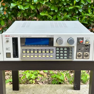 Akai S1100 MIDI Stereo Digital Sampler 1990 - White