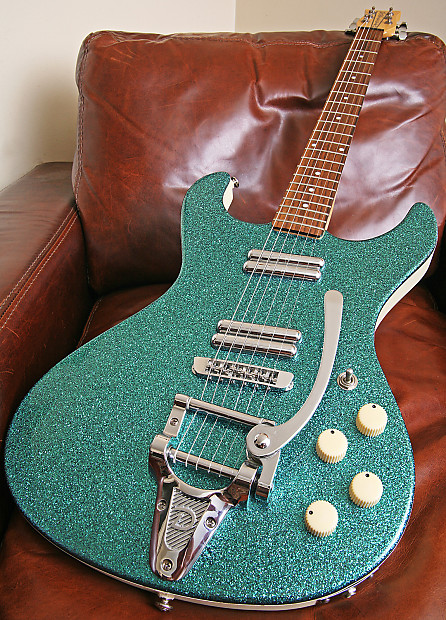 大人気アイテム Danelectro Hodad Turquoise Sparkle Metallic Guitar w/ Bigsby ギター
