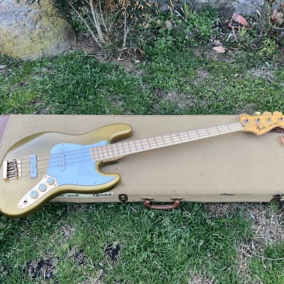 1981 Fender Collector's Series Jazz Bass - Atzec Gold - OHSC image 18
