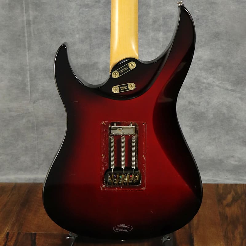 Yamaha Pacifica 1212 | Specifications