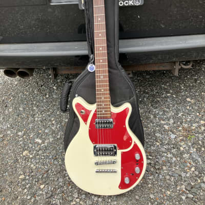 First Act Limited Edition Volkswagen Garage Master White with Red Pickguard for sale