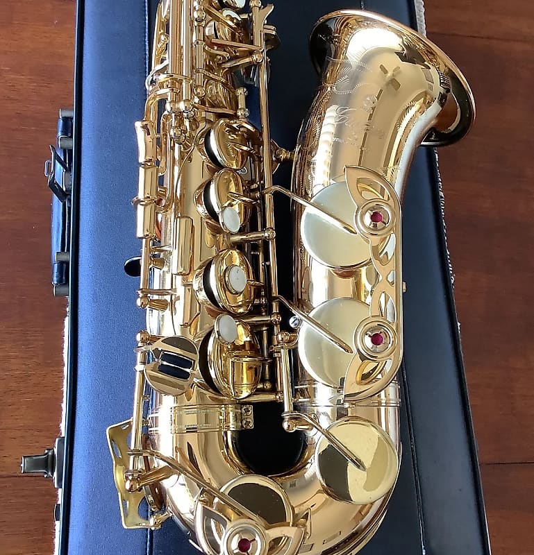 Yamaha Professional Alto Saxophone YAS82Z with Custom V1 Reverb