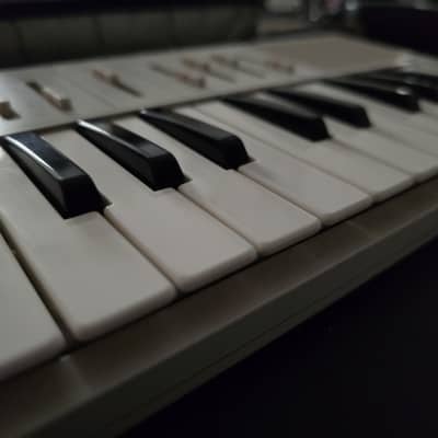 Yamaha CS01 Monophonic Synthesizer 1982 - 1983 - Silver image 4