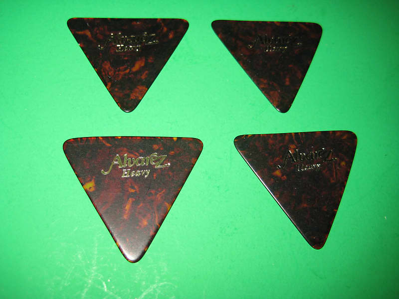 Triangle deals guitar picks