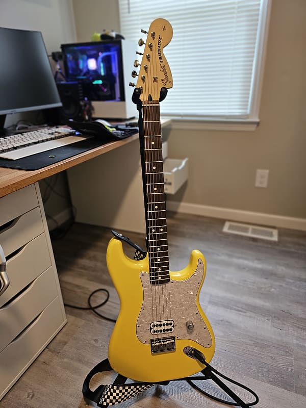 Fender Limited Edition Tom DeLonge Signature Stratocaster 2023 - Graffiti Yellow image 1