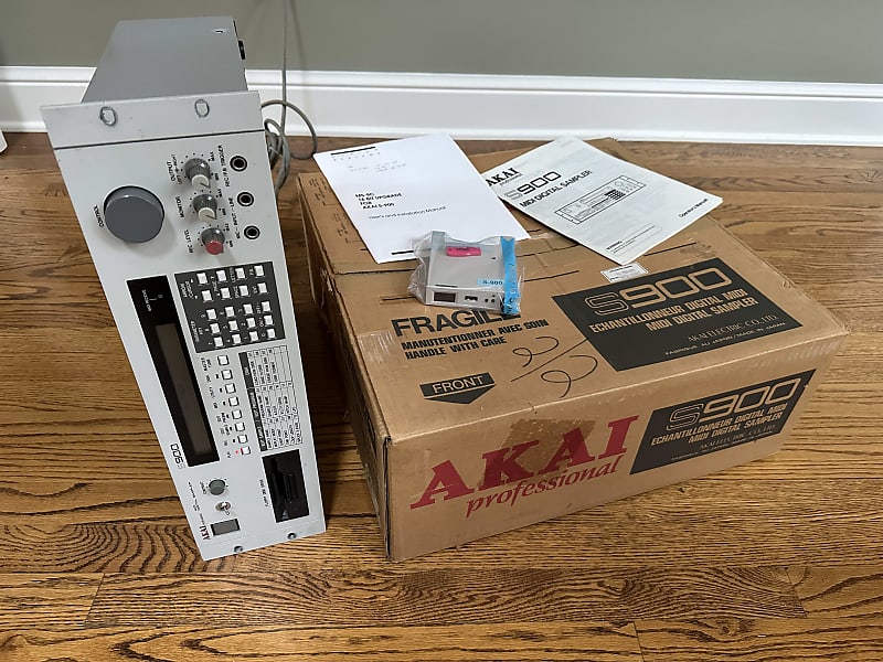 Akai S900 MIDI Digital Sampler 1986 | Reverb