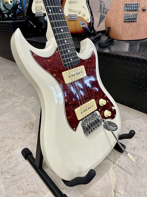 2000's Hagstrom F200P Electric Guitar - White – Walt Grace