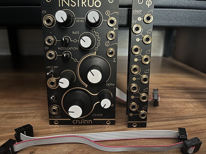 Instruo Cruinn Analog Stereo Oscillator + Expander Reverb