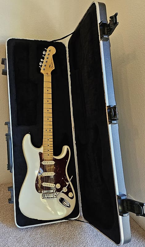 Fender American Deluxe Stratocaster 2004 - 2010 | Reverb