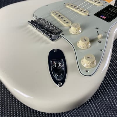 Fender American Vintage II 1961 Stratocaster, Rosewood Fingerboard- Olympic White (V2318950) image 3