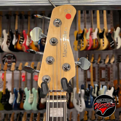 Sire By Marcus Miller V7 2 Nd Generation Alder 5 Corde White image 3