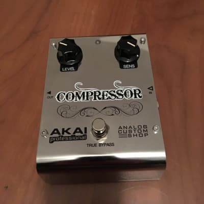 Akai Professional Analog Custom Shop Compressor Effect Pedal