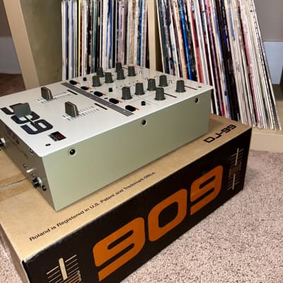 Roland Announces TT-99 Turntable and DJ-99 Mixer - DJ TechTools