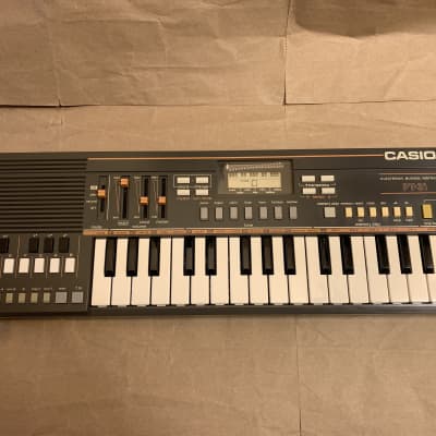 Casio PT-31 31-Key Mini Synthesizer 1980s MINT in box with Users Manual