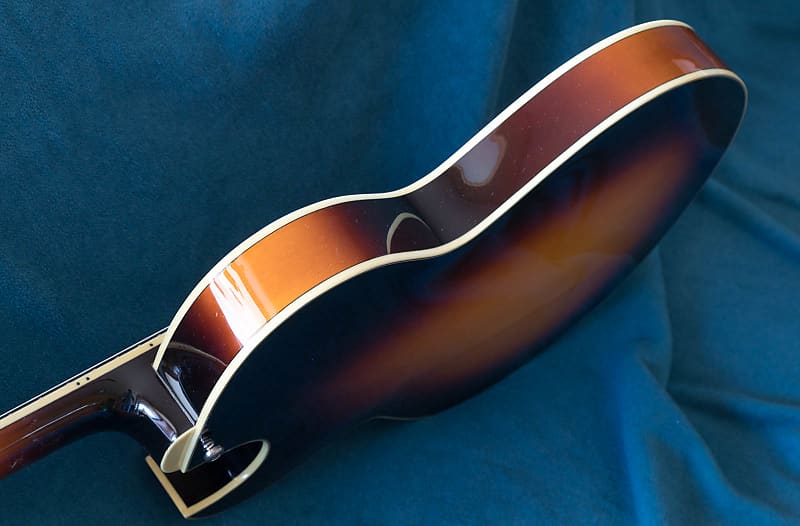 ギター Eastman AR175CE Thin body Sapphire Blue Eastman AR175CE Thin body Sapphire Blue