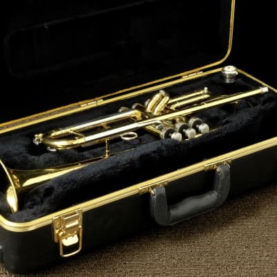 Conn Director Bb Trumpet Brass Lacquer image 4