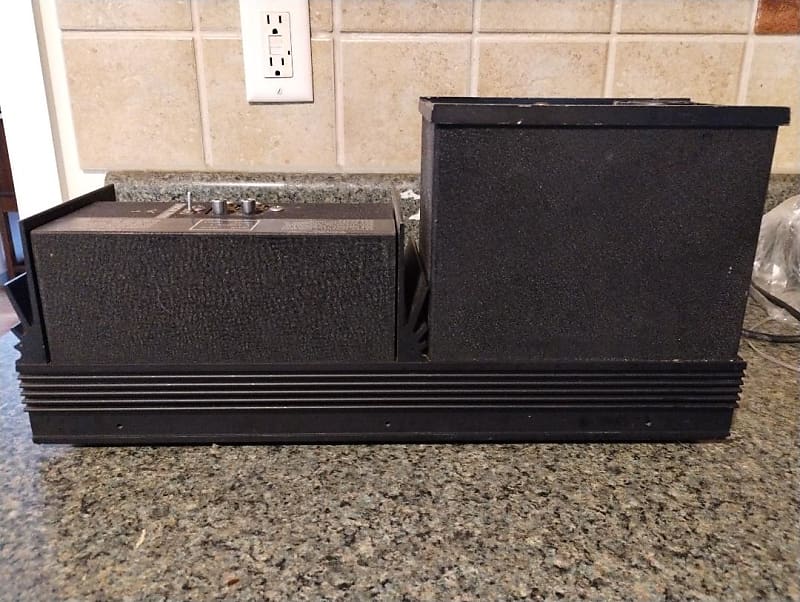 Crown D150 power smplifier in very good condition - 1970&#039;s  			