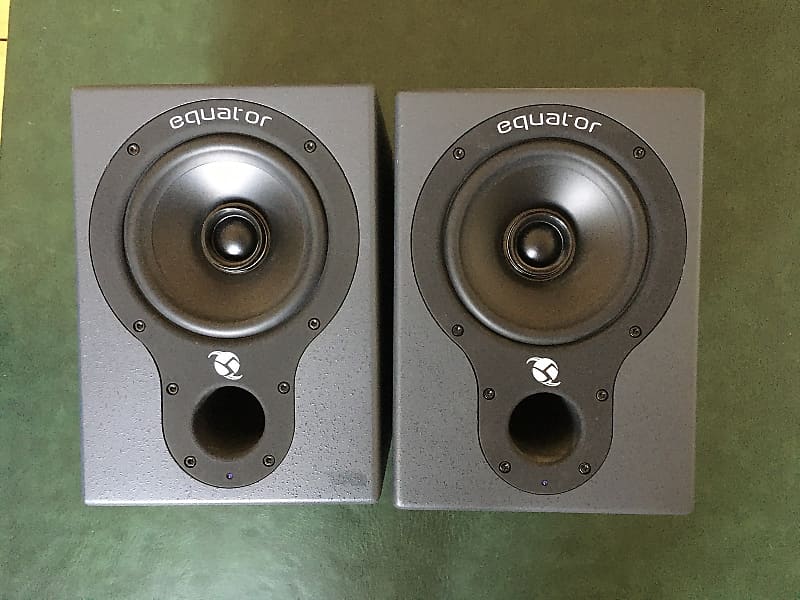 Equator D5 Dark grey image 1