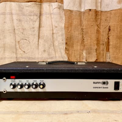 sunn concert bass ベース用アンプ Sunn の Concert Bass を鳴らしてみましょ - YouTube