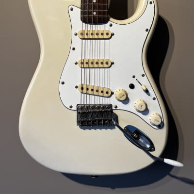 Fenix Stratocaster 1987 by Young Chang Vintage White image 3